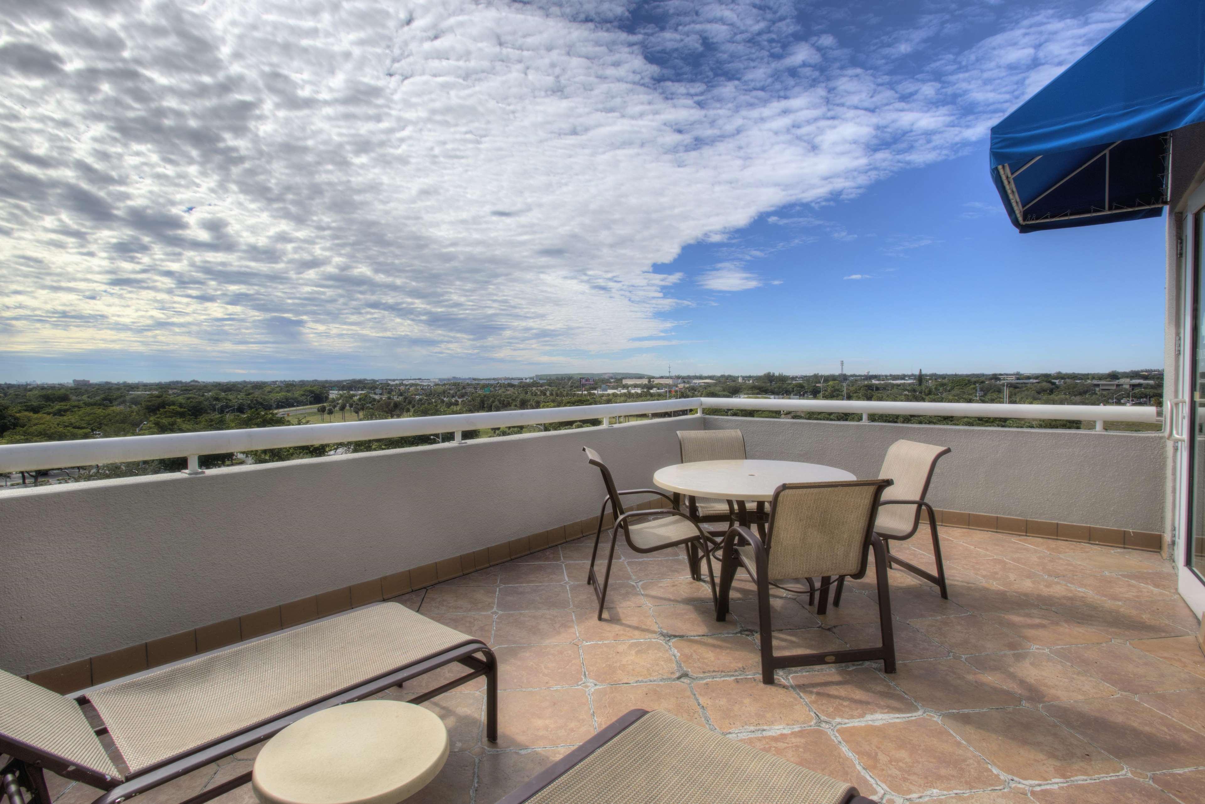 Doubletree By Hilton Hotel Deerfield Beach Boca Raton Exterior photo