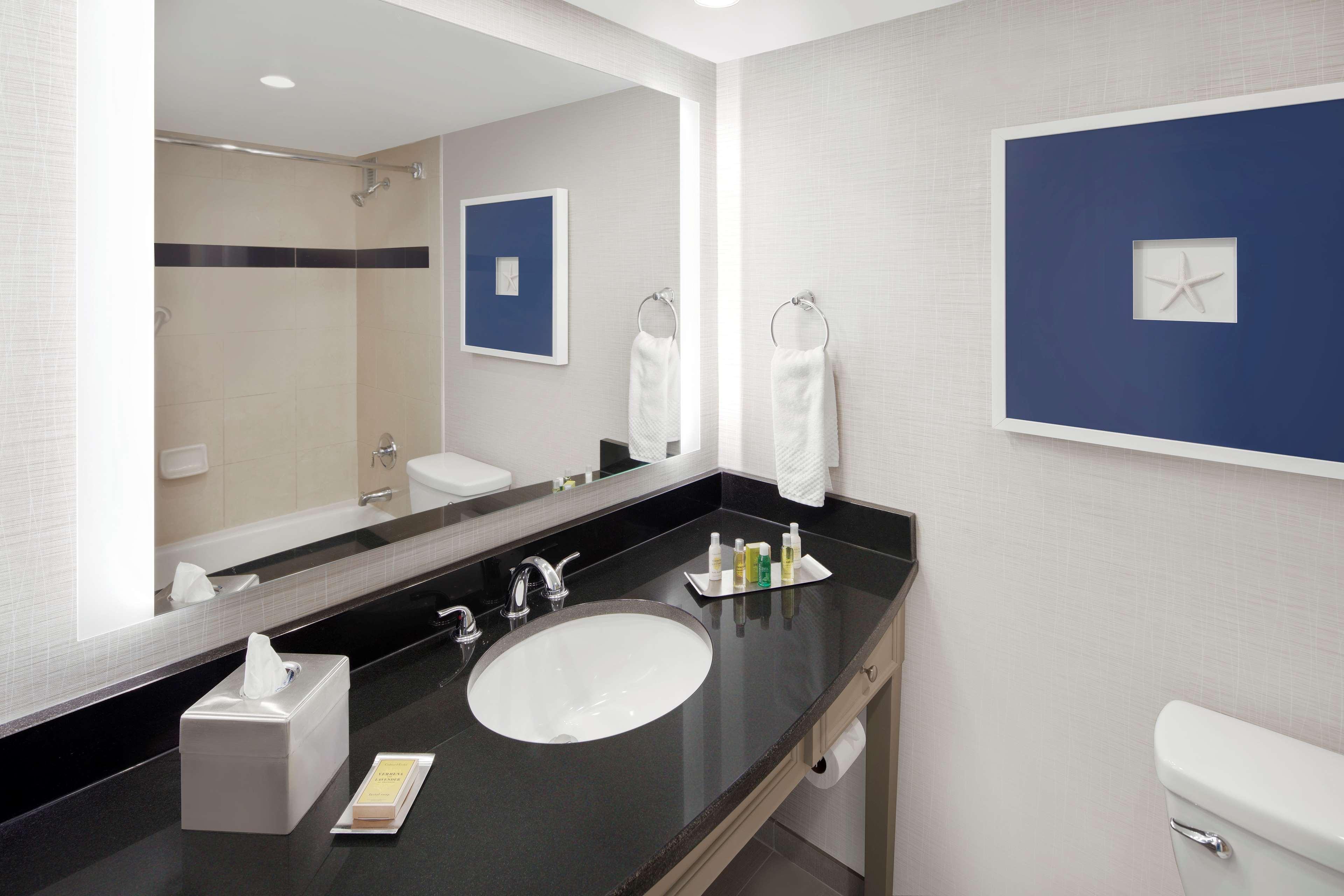 Doubletree By Hilton Hotel Deerfield Beach Boca Raton Exterior photo