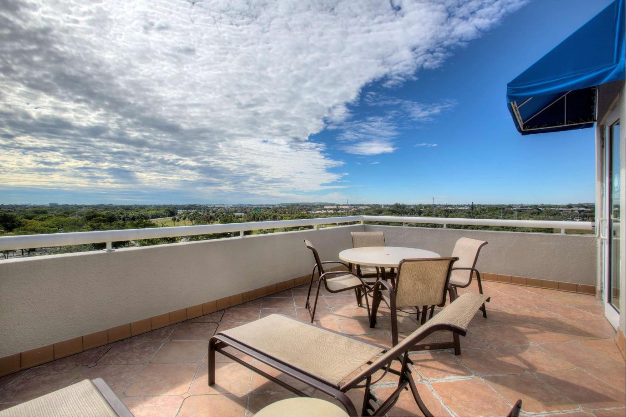 Doubletree By Hilton Hotel Deerfield Beach Boca Raton Exterior photo