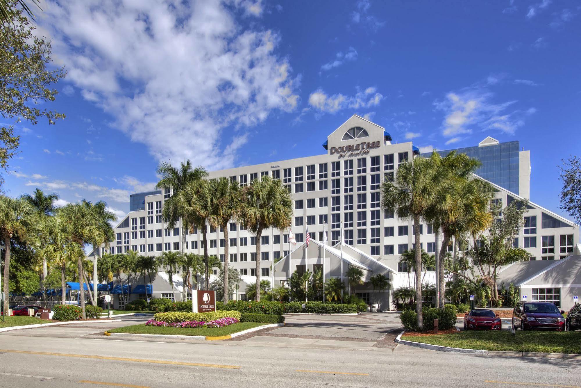 Doubletree By Hilton Hotel Deerfield Beach Boca Raton Exterior photo